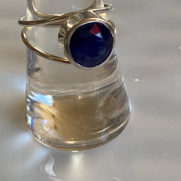 Stunning Sterling Silver and Blue Gemstone Ring size 7.5/8 - Picture 7 of 9